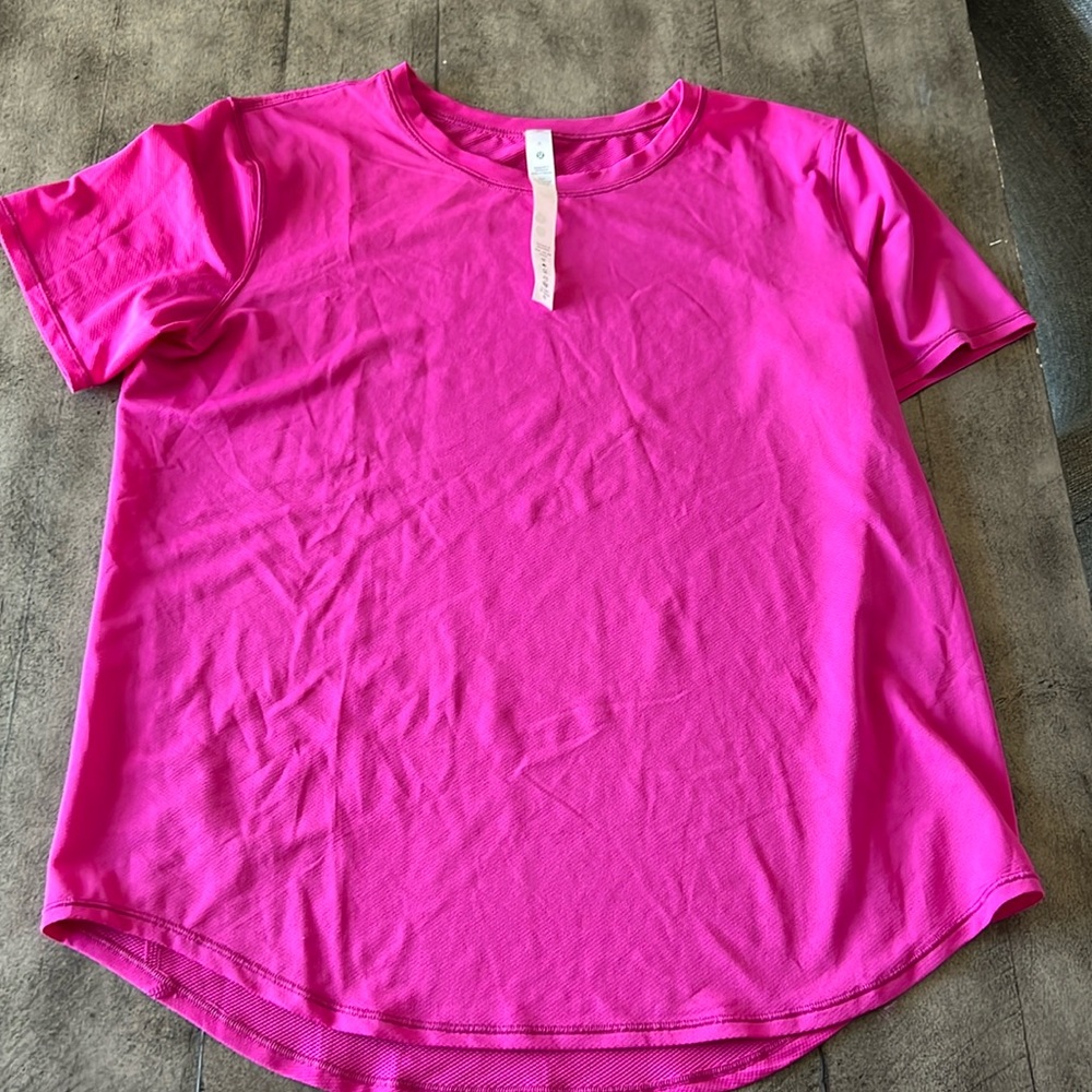 Lululemon High- Neck Running and Training T-shirt in Ripened Raspberry Size 8